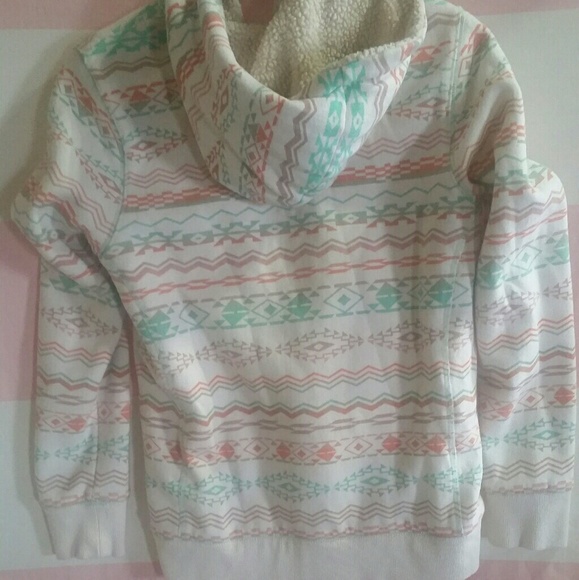 Fluffy jacket - Picture 3 of 3